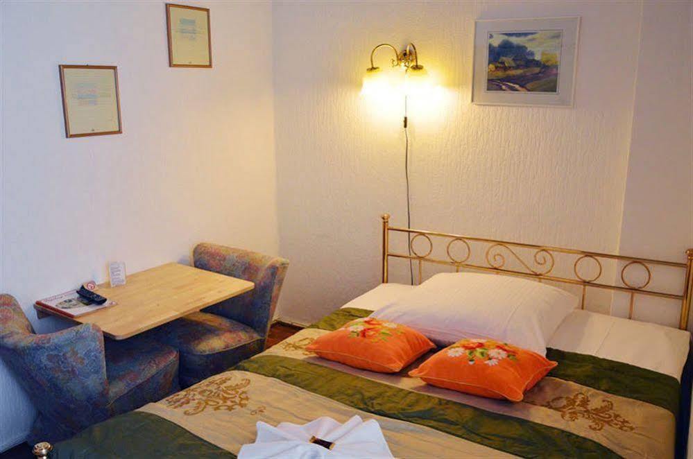 Hotel Pension Ingeborg Berlin Exterior photo